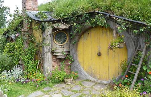 Hobbit Hole - Photos & Ideas